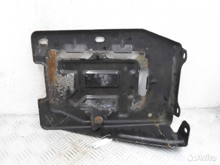 Крепление (корпус) аккумулятора для GMC Yukon 3