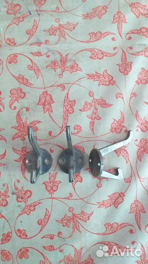 Крючок мебельный