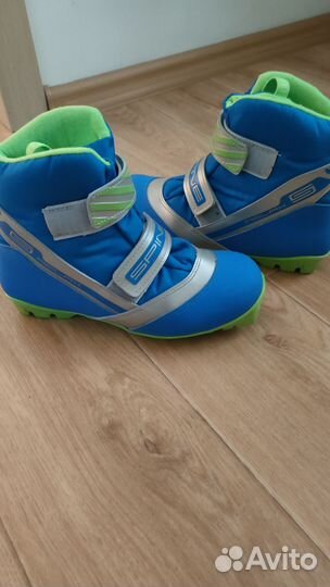 Лыжные ботинки -новые 39 р. 23 см по стельке