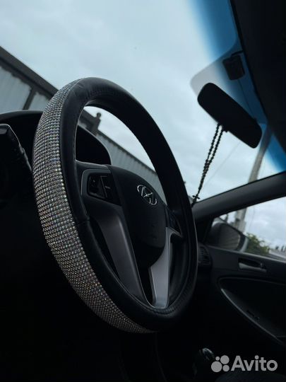 Оплетка на руль со стразами