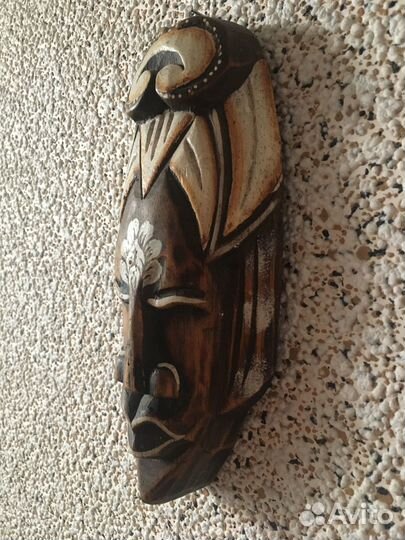 Африканские маски из дерева
