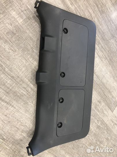 Обшивка крышки багажника на Toyota Prado 150