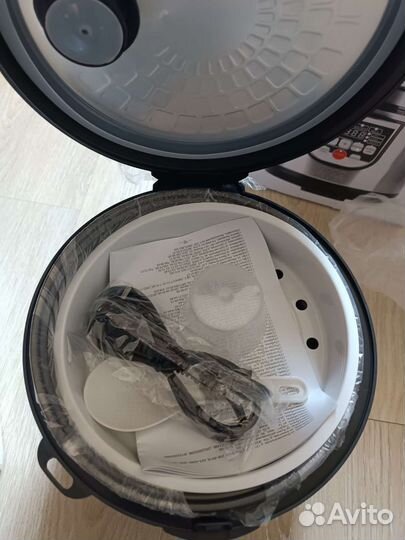 Мультиварка новая