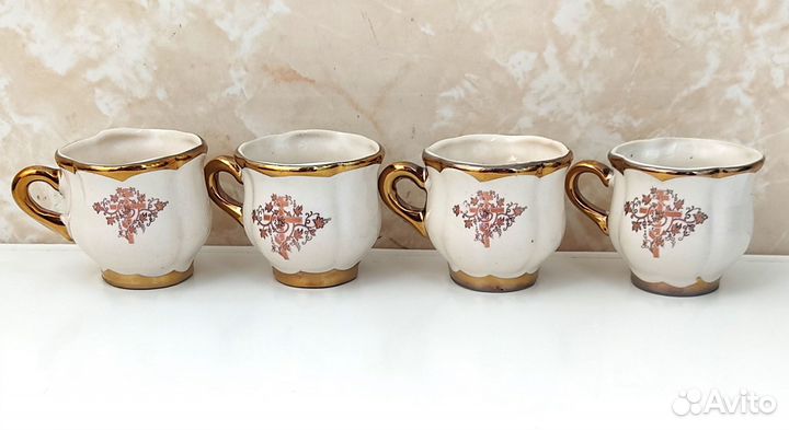 Маленькие керамические кружки для святой воды