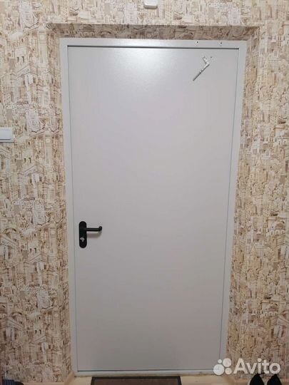 Дверь входная от застройщика