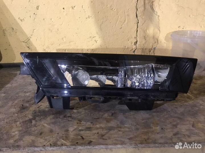 Птф левая skoda rapid