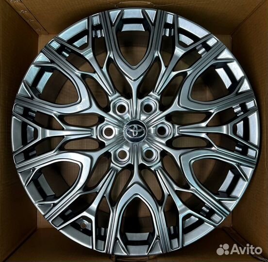 Новые кованые диски на toyota land cruiser 300 R20