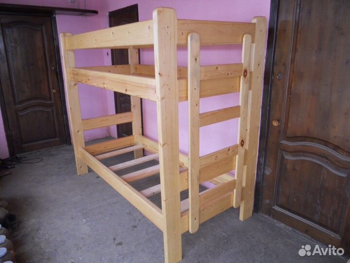Двухъярусная кровать