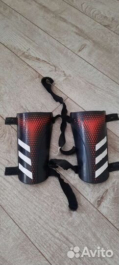 Детские футбольные щитки adidas predator
