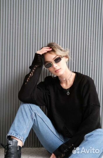 Рваный свитер