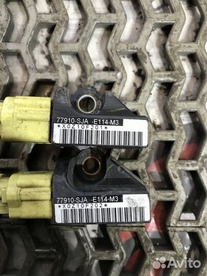 Датчик удара Honda Legend 77910-SJA-E114-M3