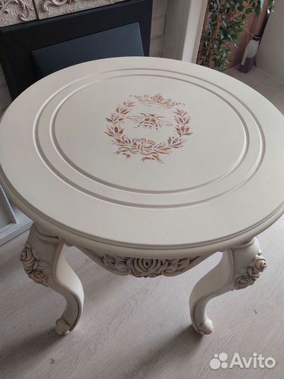 Стол журнальный под винтаж в стиле барокко