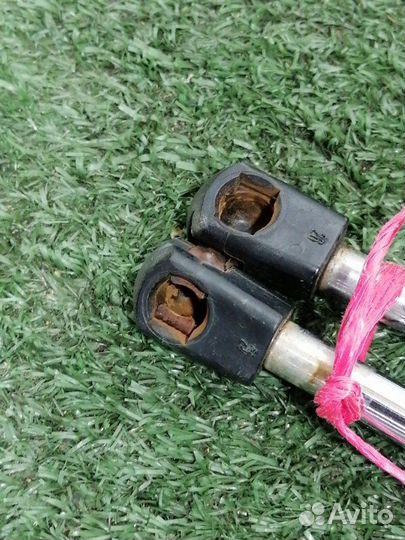 Амортизатор двери багажника Lincoln Navigator U28