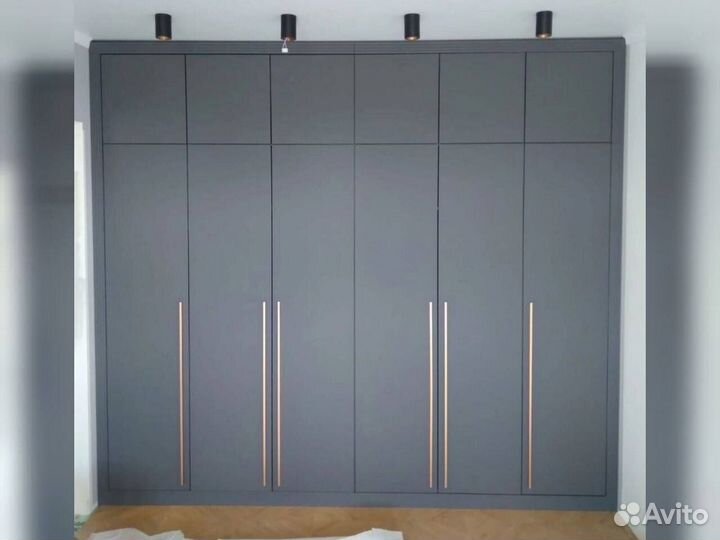 Шкаф распашной с зеркалом