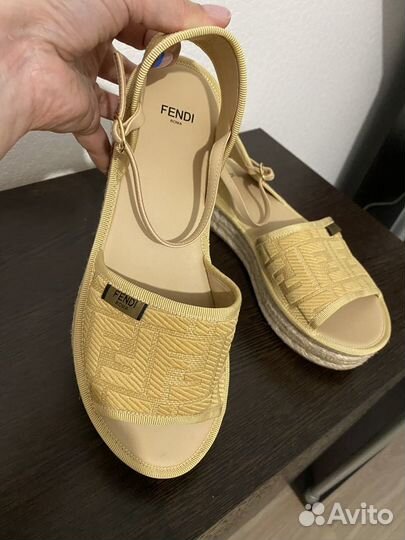 Босоножки Fendi 37,5- 38