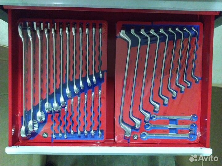 Тележка тзи-6Pro с инструментом Мастак 146 предм