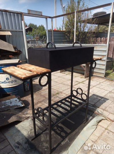 Высокий мангал с полочками и крышкой