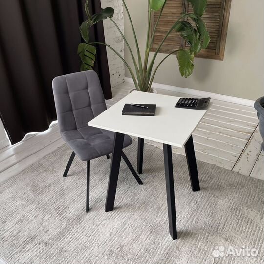 Письменный стол Ник 60*60 см. Черные ножки