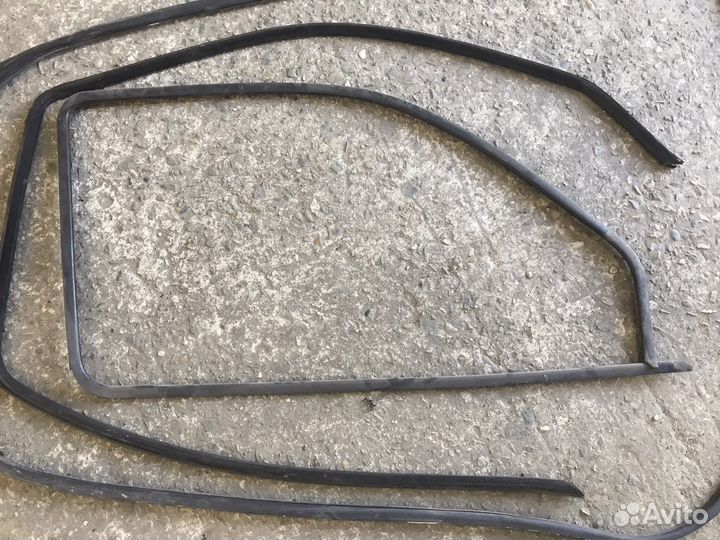 Уплотнитель двери Freelander 1