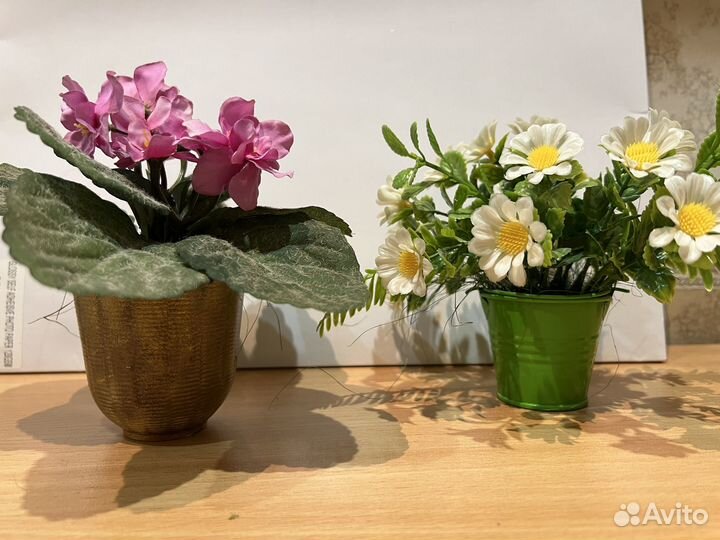 Искусственные букетики в горшочках