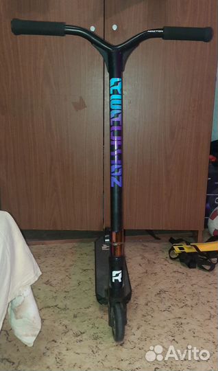 Трюковой самокат Reaction