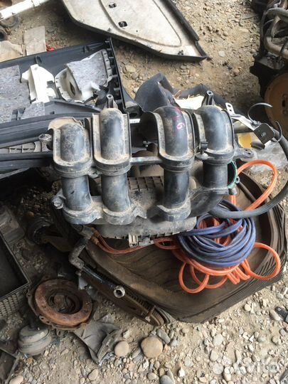 Впускной коллектор Форд Фокус 3 1.6 л