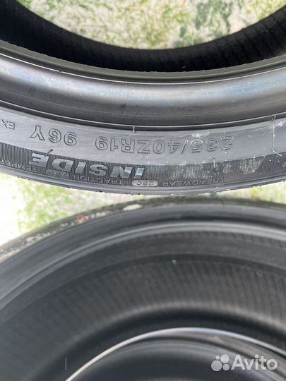 Royal Black Royal Explorer II 235/40 R19 96Y