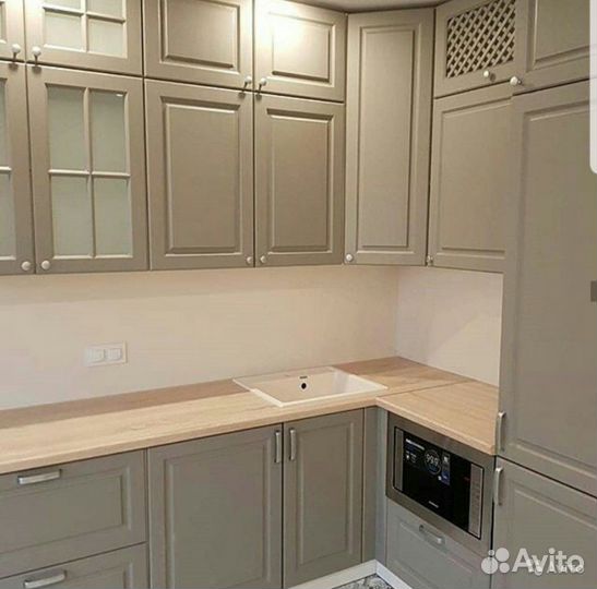 Угловая кухня под встраиваемую технику