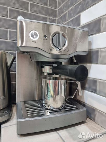 Кофеварка рожковая Bork С 700