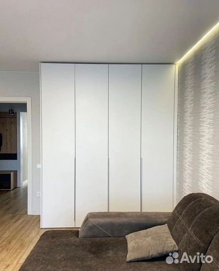 Шкаф распашной в стиле IKEA