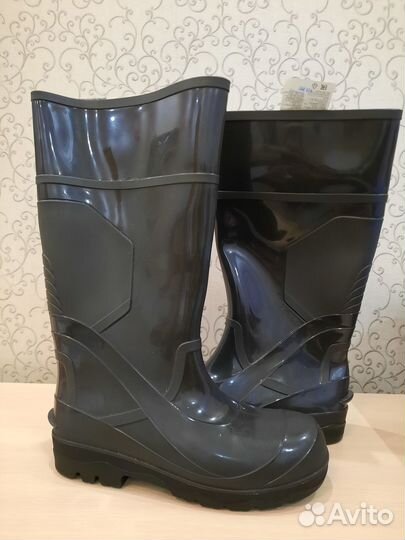 Резиновые сапоги с металлическим носком