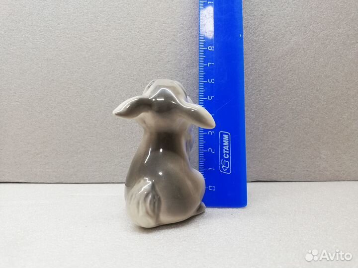 Фигурка зайчонок фарфор