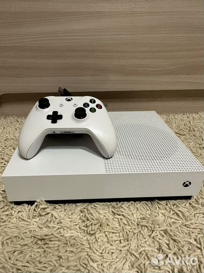 Xbox One S 1tb с играми + гарантия
