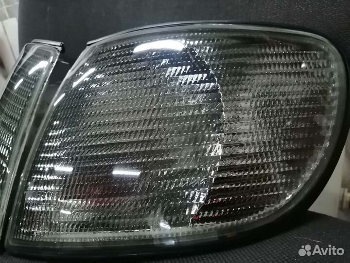 Передние поворотники тонер Black на Audi A6 C4 /S6