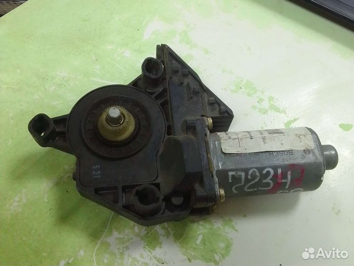 Мотор стеклоподъемника передний правый Peugeot 307