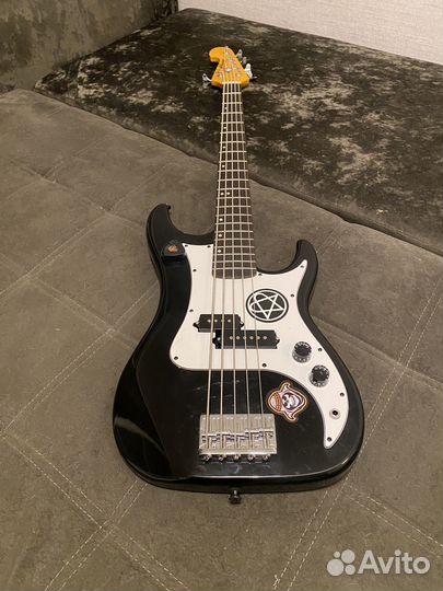 Бас гитара Washburn