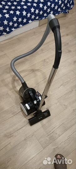 Пылесос Vitek 8142, 1500Вт, черный/белый