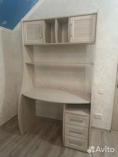 Детский письменный стол