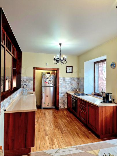 Коттедж 422 м² на участке 8 сот.