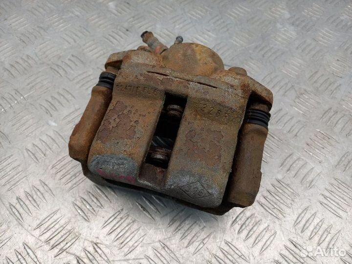 Суппорт передний правый Renault Sandero 1 Stepway