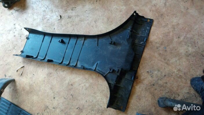 Обшивка стойки кузова правая нижняя для Mitsubish