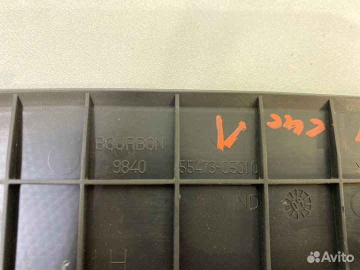 Крышка динамика на торпедо левая Toyota Avensis