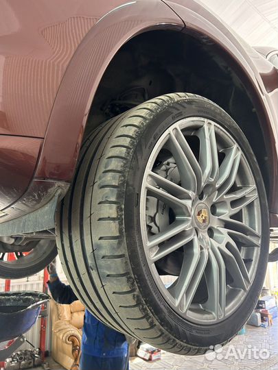 Nokian Tyres Hakka Black 2 SUV 295/35 R21 35W