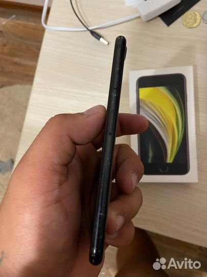iPhone SE, 128 ГБ