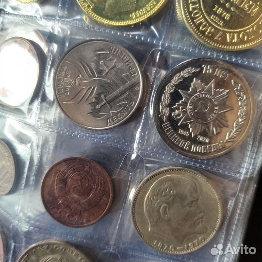 Монеты и значки