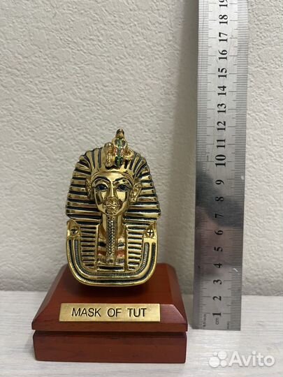 Сувенирная маска Тутанхамона сувенир из Андорра