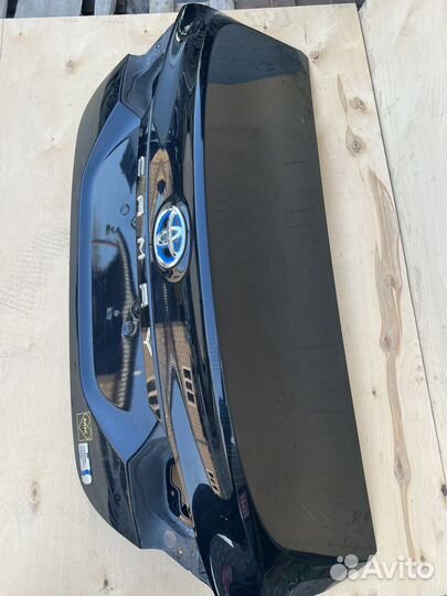 Крышка богажника Toyota camry v70 058