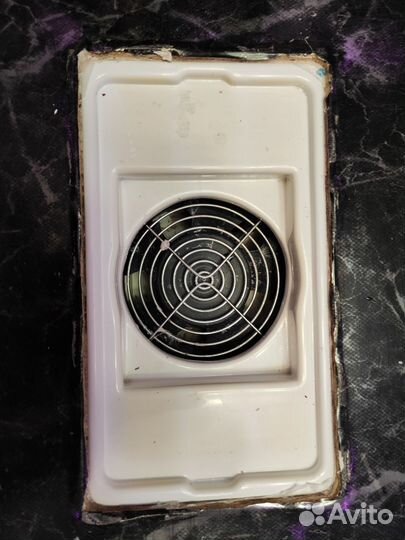 Маникюрный стол с пылесосом