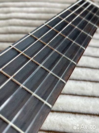 Продаётся классическая гитара yamaha C40