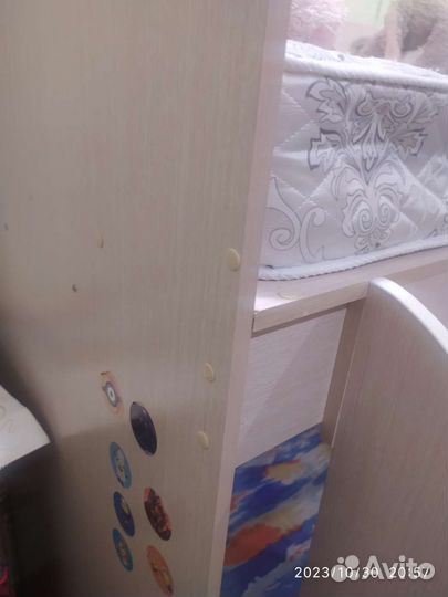 Кровать двухьярусная